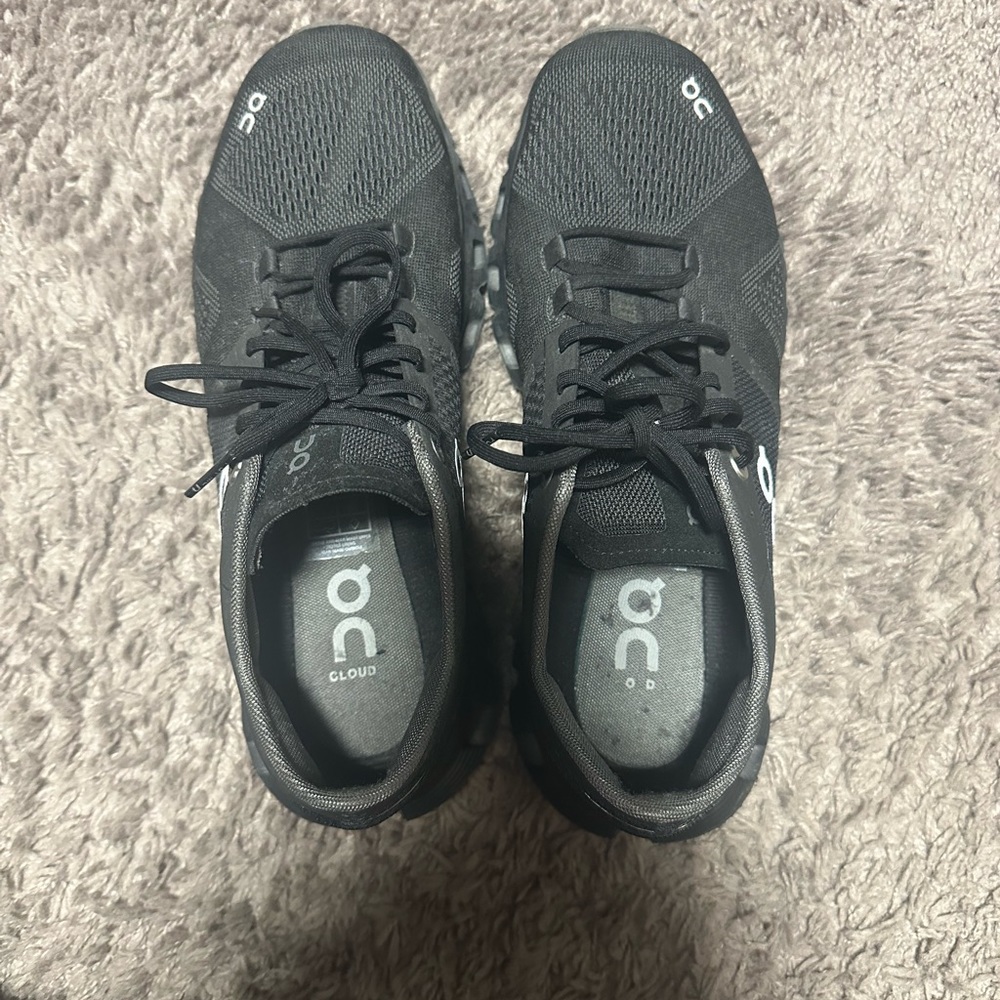 On Running Cloud Black Women’s sneakers